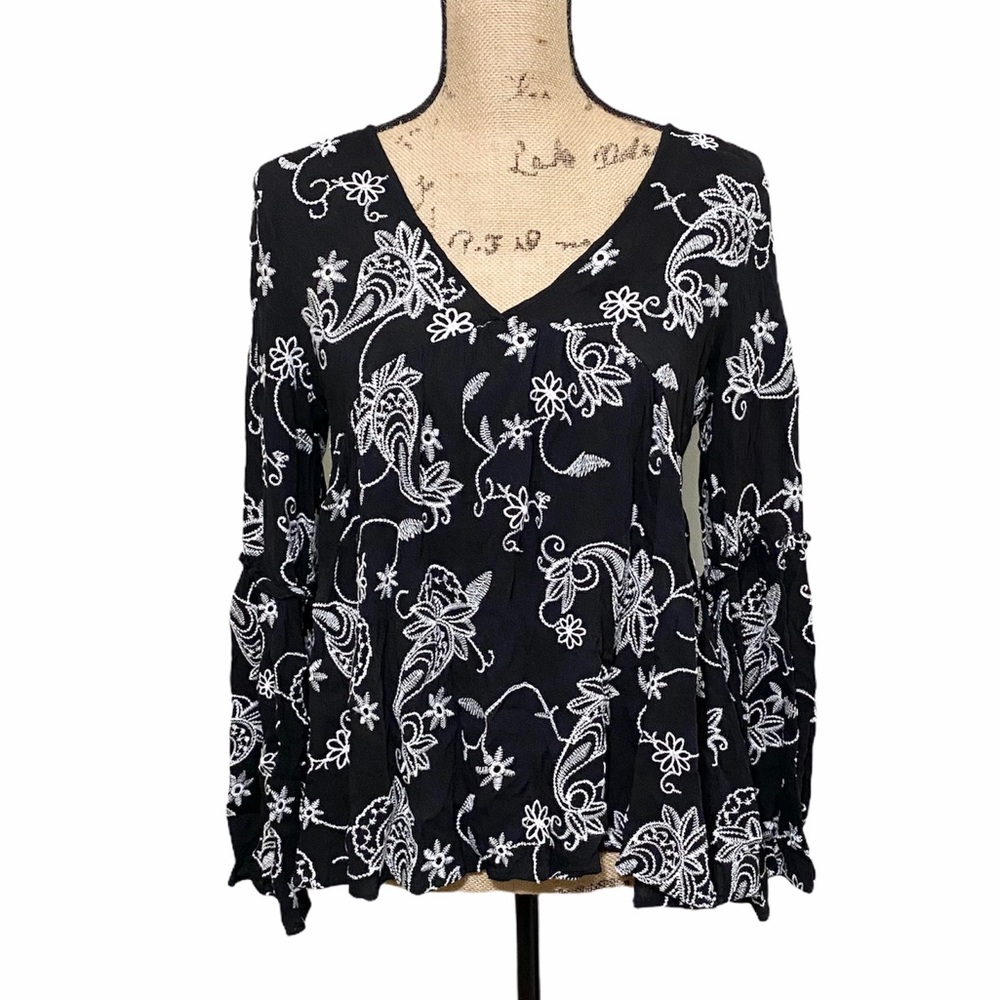 Altar’d State black and white paisley floral top